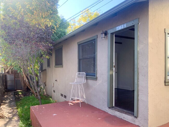 Building Photo - 5670 York Blvd