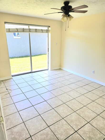 Master bedroom with patio door - 2701 beech st #a