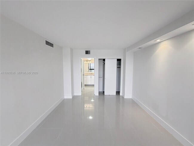 Building Photo - 2333 Brickell Ave