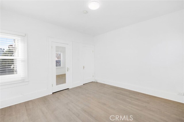 Building Photo - 550 N Kenmore Ave