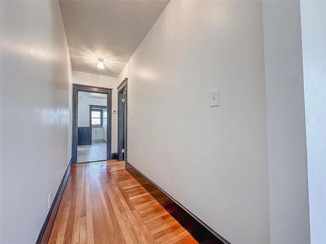 Building Photo - 48 Waltham St