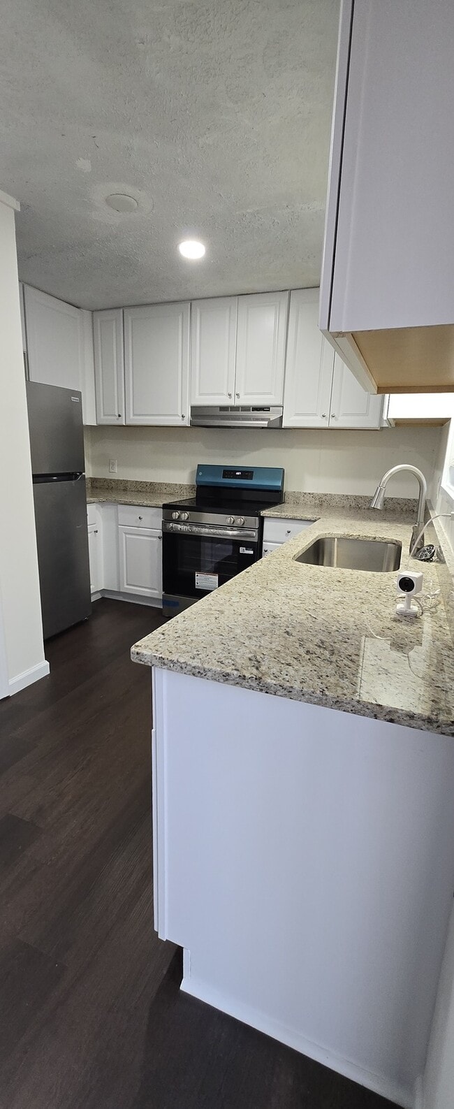 Building Photo - Beautifully Refreshed Home in the Green Acres Neighborhood