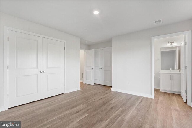 Building Photo - 16502 Green Glade Dr