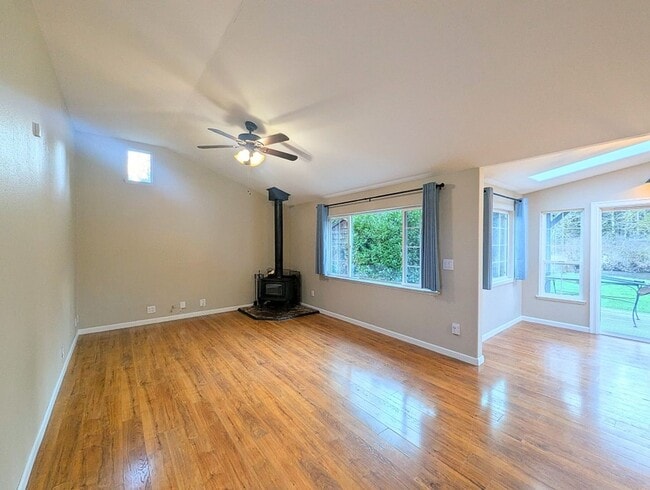 Building Photo - 2Bd/2Ba Granite Falls House