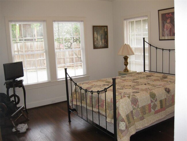 Building Photo - 1722 Rice Boulevard