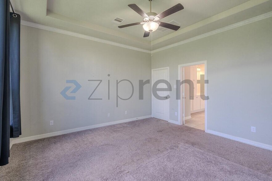 Building Photo - Unit