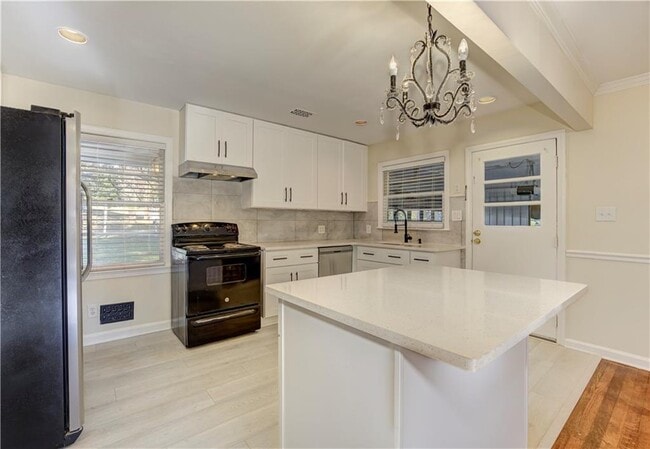 Building Photo - 465 Windsor Parkway