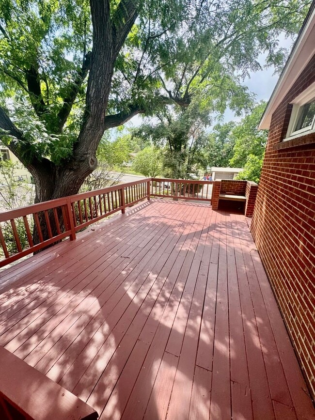 Building Photo - Mid-Mod Wheat Ridge Gem!