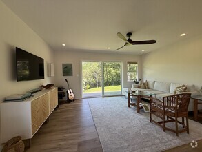 Building Photo - Spacious 4 bedroom (plus bonus room) / 2.5...