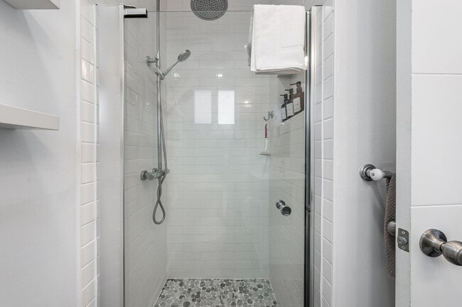 Building Photo - 1516 SW 8th Ave