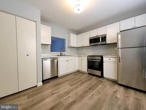 Building Photo - 31 Lamplighter Ln