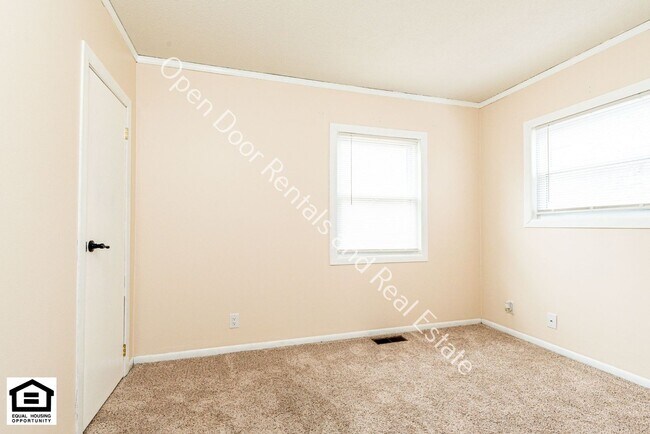 Building Photo - Charming 3 Bedroom Home with Fantastic Outdoor Space - Animals Welcome!