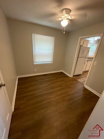 Building Photo - 712 Bronson St