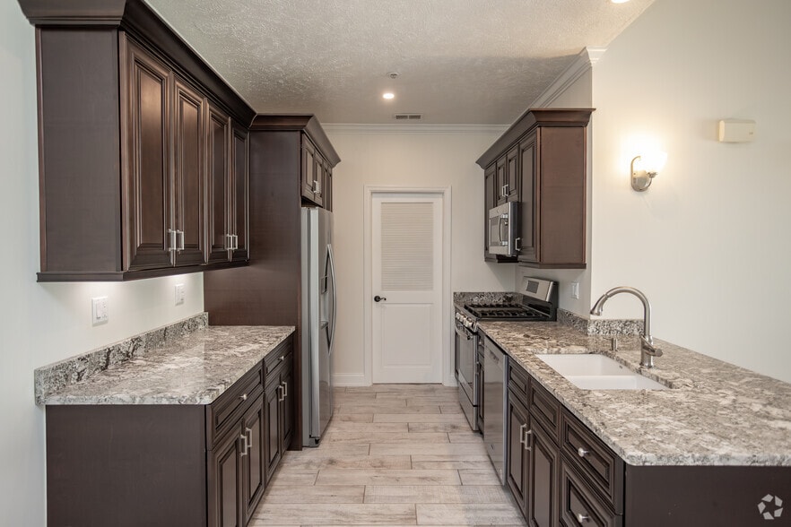 1BR, 1BA - Cranbrook - Kitchen - The Pointe at Adams Ridge