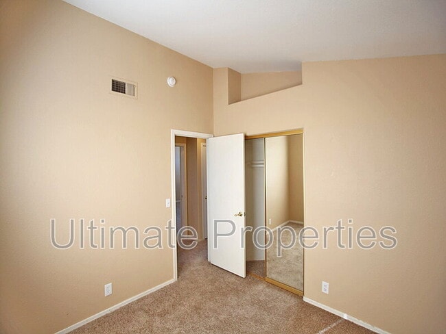 Building Photo - 6853 W State Ave