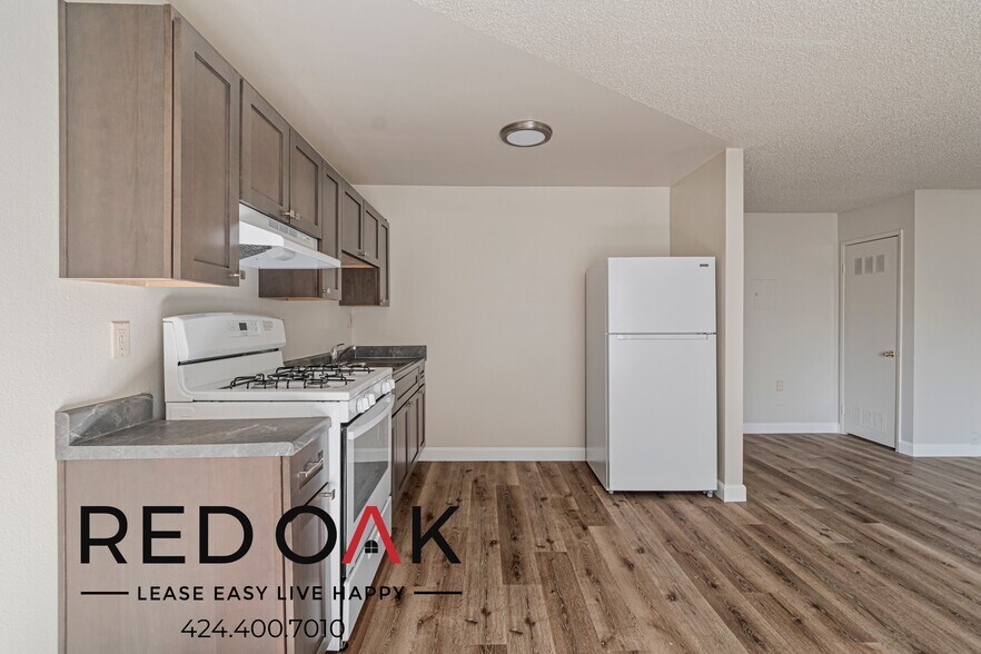 Building Photo - 12883 San Fernando Rd