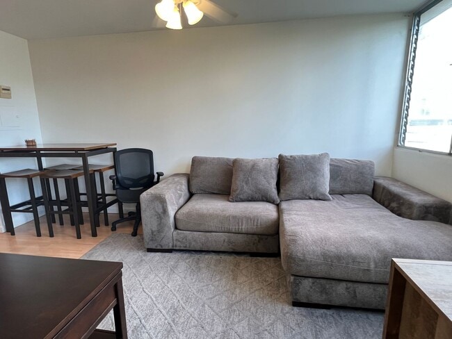 Building Photo - Furnished Studio near University Area w/Se...