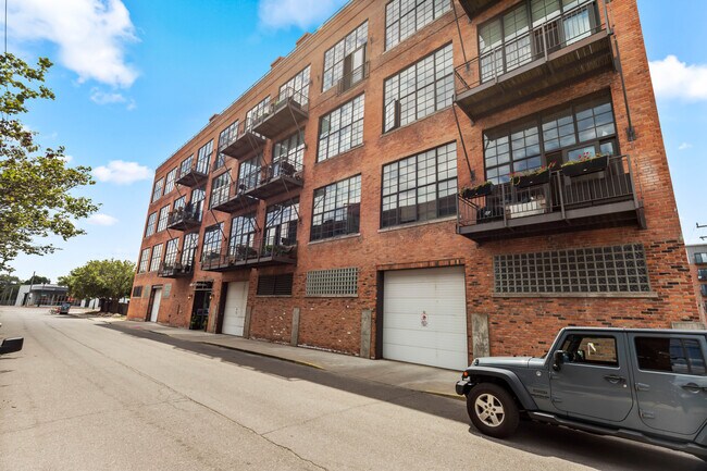 Building Photo - 2003 Brooklyn St