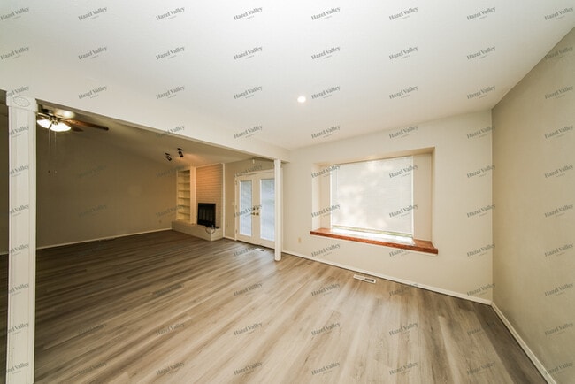 Building Photo - 813 N Briarcliff Dr