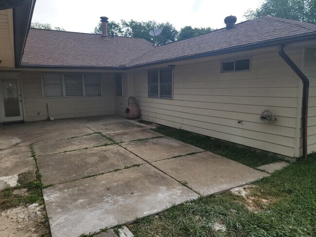 Building Photo - 110 La Fawn Cir
