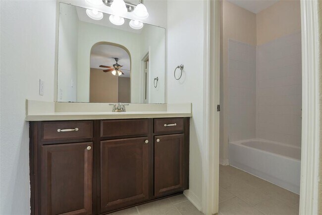 Building Photo - 20419 Windrose Bend Dr