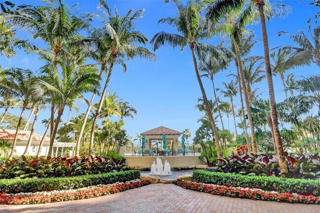 Building Photo - 19501 W Country Club Dr