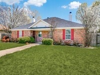 Building Photo - 980 Meadow Cir S