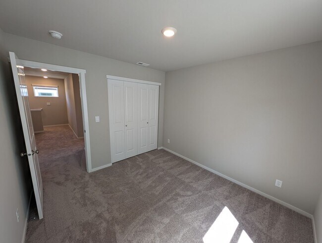 Building Photo - 1320 SW Pendleton Way
