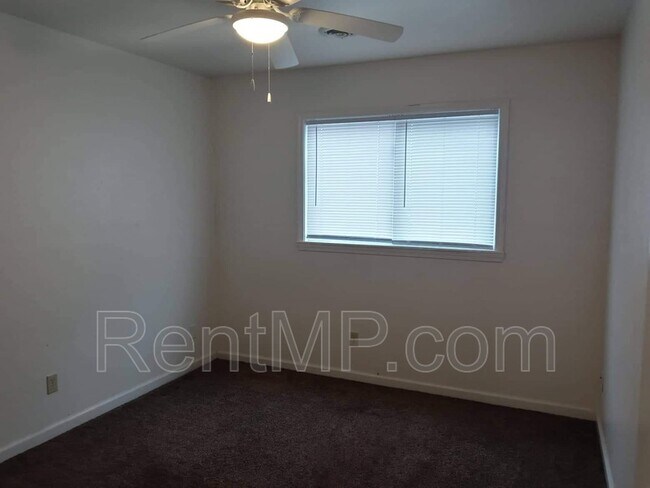 Building Photo - 722 W Broomfield St