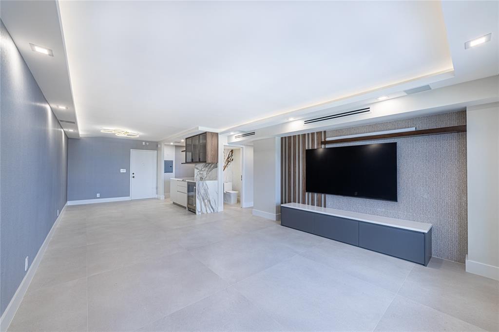 Building Photo - 405 N Ocean Blvd