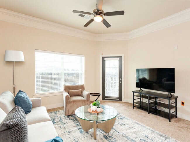 Building Photo - 1 Old Fairway Rd