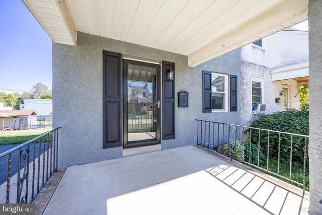 Building Photo - 561 A St