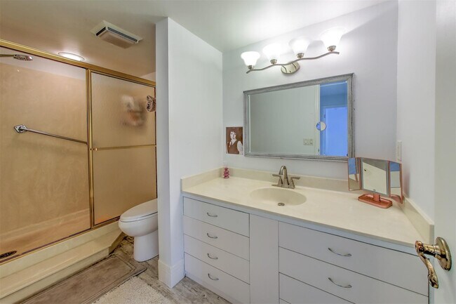 Building Photo - 4949 N Hwy A1A