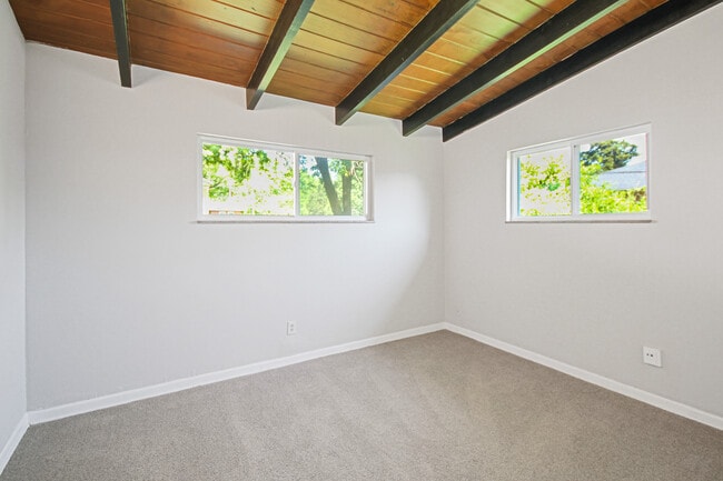 Building Photo - 7739 Peach Tree Ln