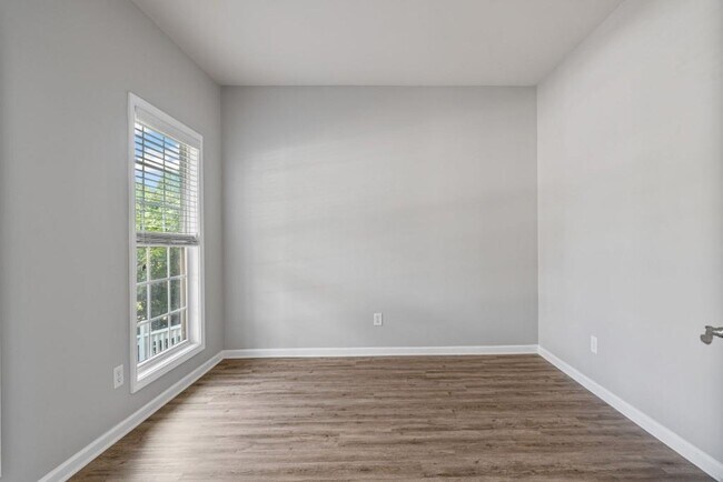 Building Photo - 3687 Vine Spgs