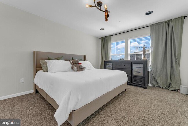 Building Photo - 8805 Mimosa Ave