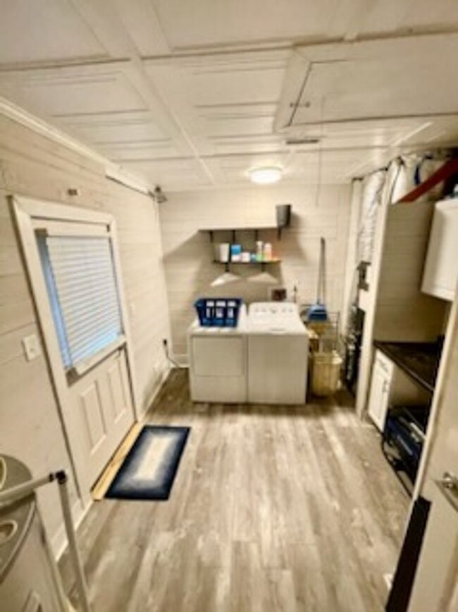 Building Photo - Welcome to this fully furnished 3 bedroom,...