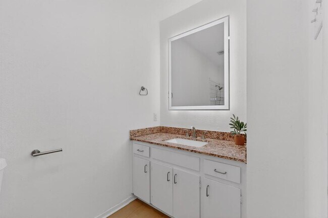 Building Photo - 9807 Dallum Dr
