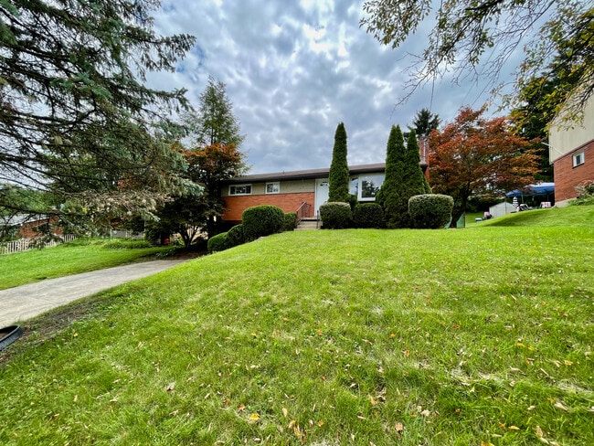 Building Photo - 3914 Evergreen Dr