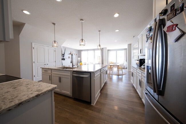 Building Photo - 756 Stonegate Rd