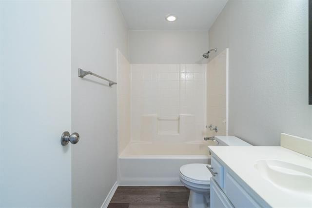 Building Photo - 2507 Meadowview Dr