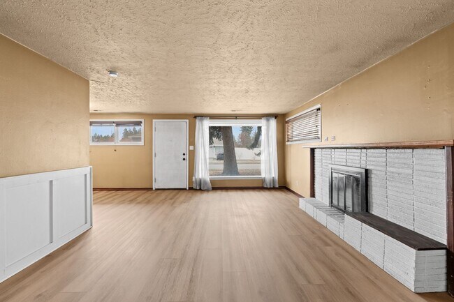 Building Photo - South Hill cute 2 Bed 1 Bath rancher with covered entertaining patio - Coming Soon 9/23