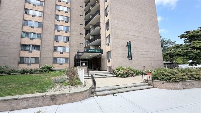 Building Photo - 1025 Hancock St