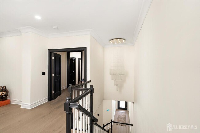 Building Photo - 11 Hamilton Dr