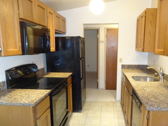 Building Photo - Convenient Gig Harbor Living, 2 Bedrooms, ...