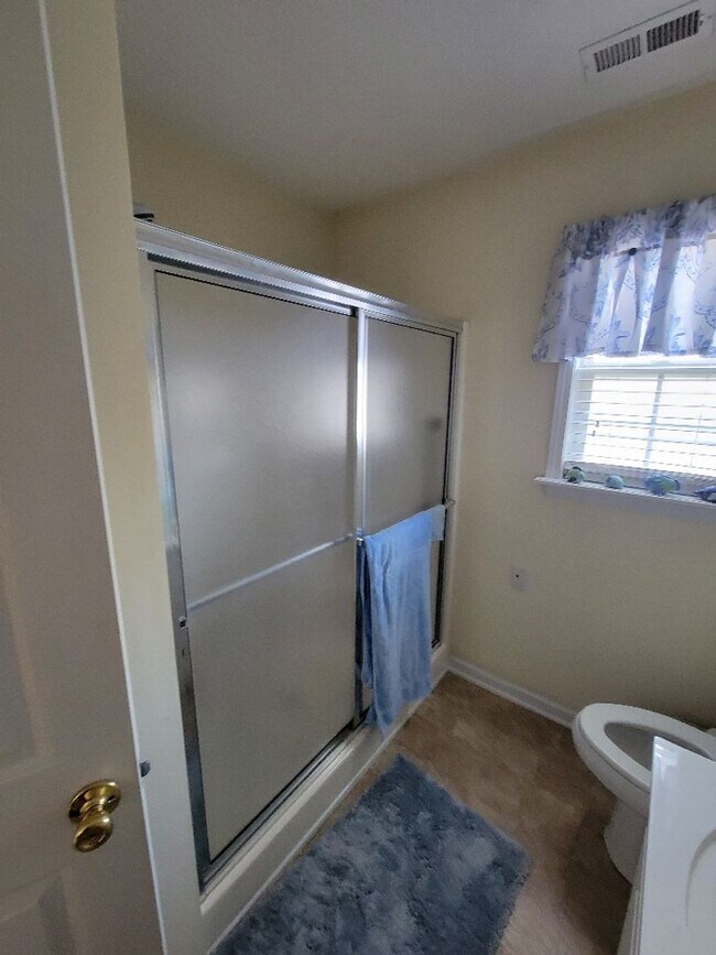 Building Photo - 2018 Heritage Ln