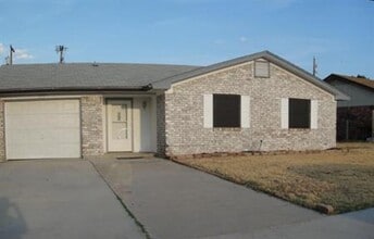 Building Photo - 222 Bridle Dr
