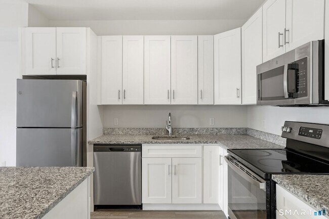 Building Photo - 71 Connecticut Ave