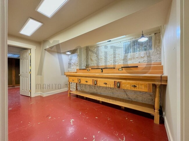 Building Photo - South Hill Swank