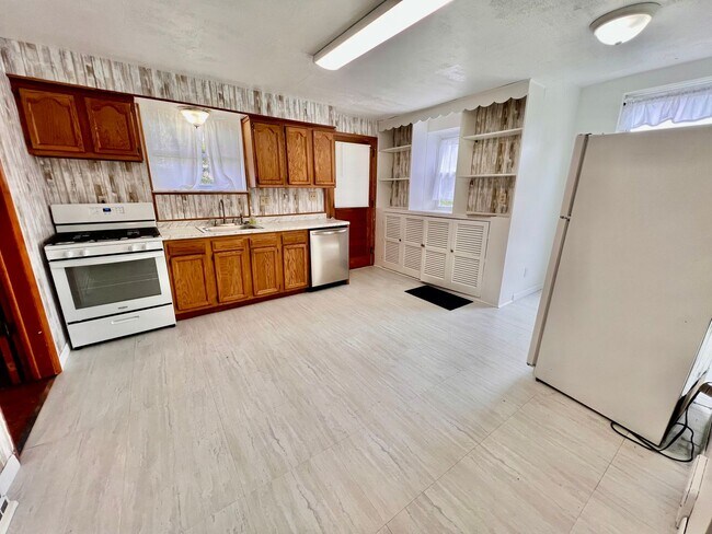 Building Photo - 212 N Highland Ave